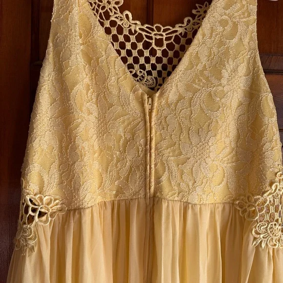 City Triangle size 21 yellow formal long dress - Picture 4 of 5